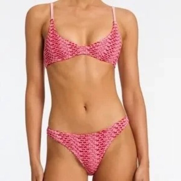 Triangl Swimwear Maia Scoop Bikini Top in Alina Pink Crochet - Picture 2 of 5